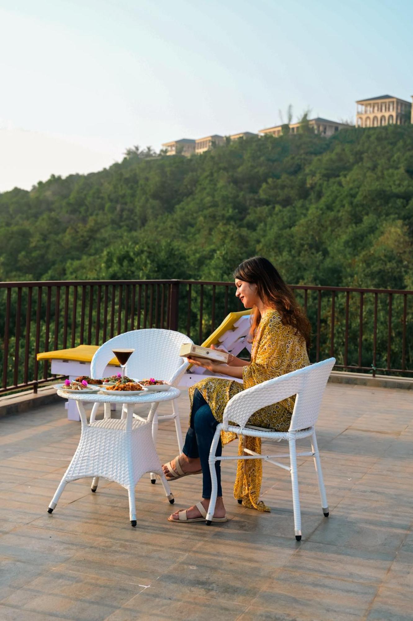 Locomo Boutique, Morjim - Stay Work Eat Extérieur photo